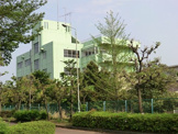 鳶尾小学校