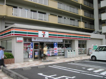 セブンイレブン　町田多摩境駅前店の画像1
