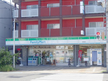 ファミリーマート 俊徳道店の画像1