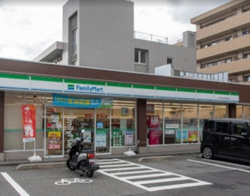 ファミリーマート　京王堀之内駅東店の画像1