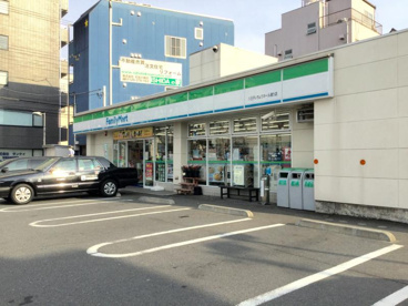 ファミリーマート　八王子いちょうホール通り店の画像1