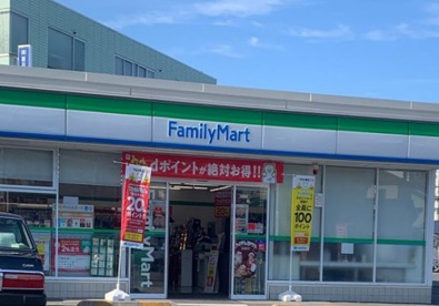 ファミリーマート　八王子石川町店の画像1