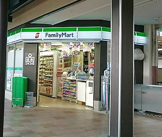 ファミリーマート 近鉄富田林駅南改札外店の画像1