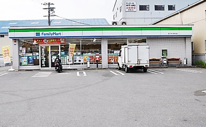 ファミリーマート 富田林中野町東店の画像1
