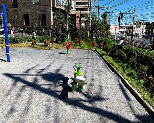 鶴川駅前五反田公園の画像