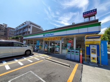 ファミリーマート 吹田上山手町店の画像1