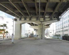 用賀高架下広場