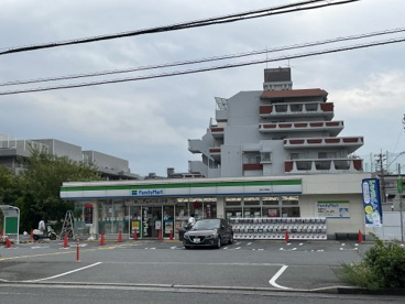 ファミリーマート豊中小曽根店の画像1