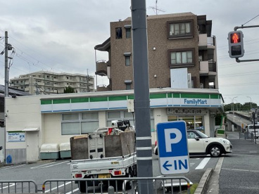 ファミリーマート豊中若竹町店の画像1