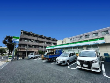 ファミリーマート三園一丁目店の画像1