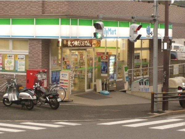ファミリーマート帝京大学店