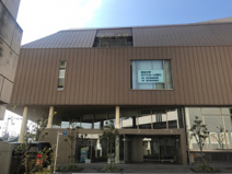 町田市鶴川駅前図書館