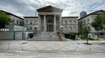 大阪府立中之島図書館