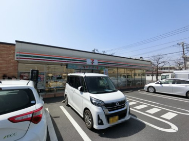 セブンイレブン 千葉新港東店の画像1