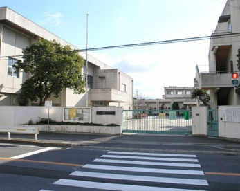 八尾市立志紀中学校の画像1