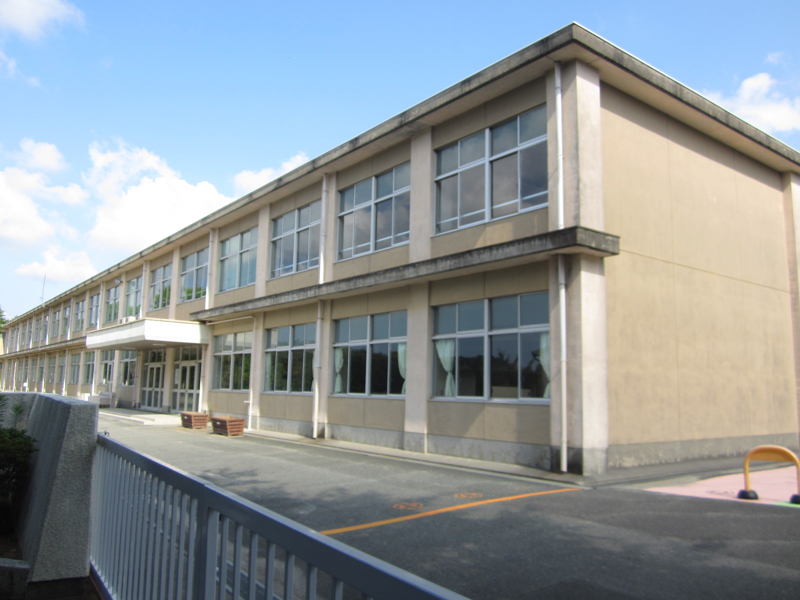 富塚 西 小学校