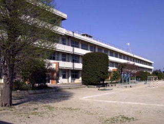 伊勢崎市立赤堀中学校の画像1