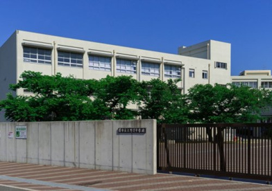 上野芝中学校の画像1