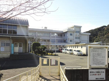 横須賀市立粟田小学校の画像1