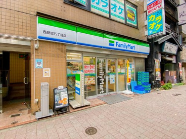 ファミリーマート 西新宿五丁目店の画像1