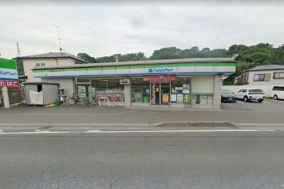 ファミリーマート愛川六倉店の画像1