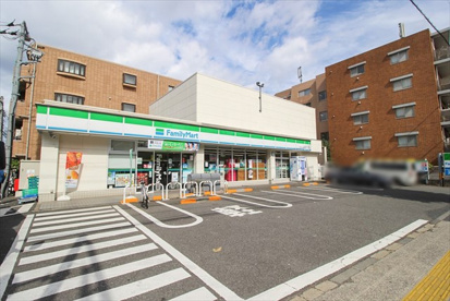ファミリーマート 世田谷二丁目店の画像1