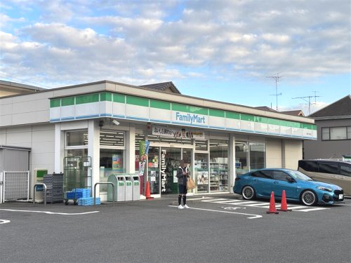 ファミリーマート 青葉大場町店
