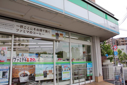 ファミリーマート 新宿弁天町店の画像1