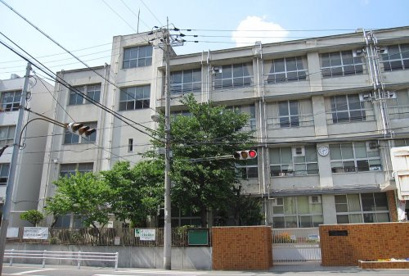 八阪中学校の画像1