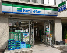 コンビニエンスストア ファミリーマート 神宮スタジアム通り店