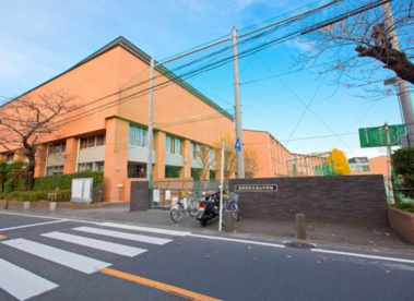 世田谷区立烏山中学校の画像1