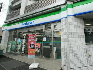 ファミリーマート 上十条三丁目店の画像1