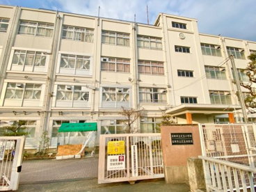 高槻市立芝生小学校の画像1