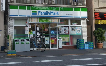 ファミリーマート ヤマキ千田店の画像1