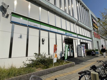 ファミリーマート マルハン新世界店の画像1