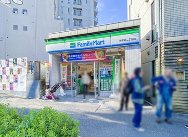 ファミリーマート 神宮前二丁目店の画像1
