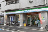 ファミリーマート　稲田堤駅前