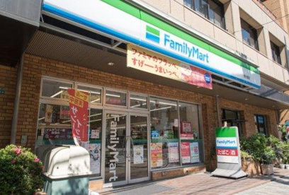 ファミリーマート 南大塚店の画像1