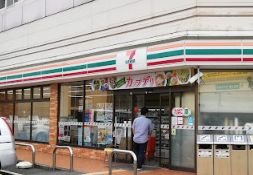 セブンイレブン 大阪十三本町3丁目店の画像1