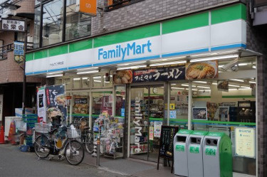 ファミリーマート ナカムラ二子新地店 の画像1