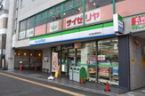 ファミリーマート　京王稲田堤駅前店