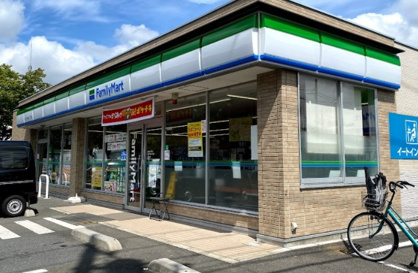 ファミリーマート 八王子下柚木二丁目店の画像1