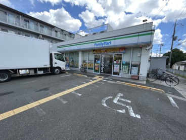 ファミリーマート 葛野西通店の画像1