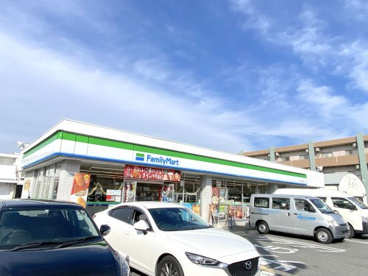 ファミリーマート 堺泉北竹城台店の画像1