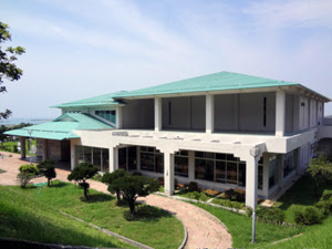 糸満市立中央図書館の画像1