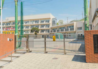 横浜市立市ケ尾小学校の画像1