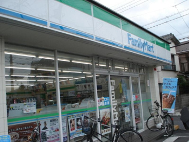ファミリーマート 保木間五丁目店の画像1