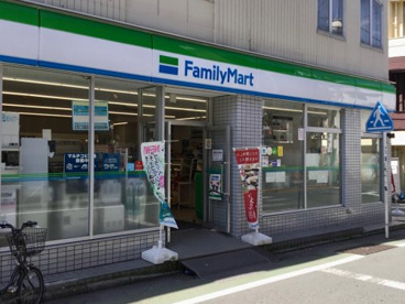 ファミリーマート 池尻二丁目店の画像1
