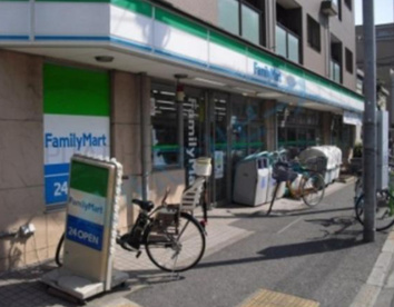 ファミリーマート 志村駅前通り店の画像1
