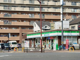 ファミリーマート 摂津三島店